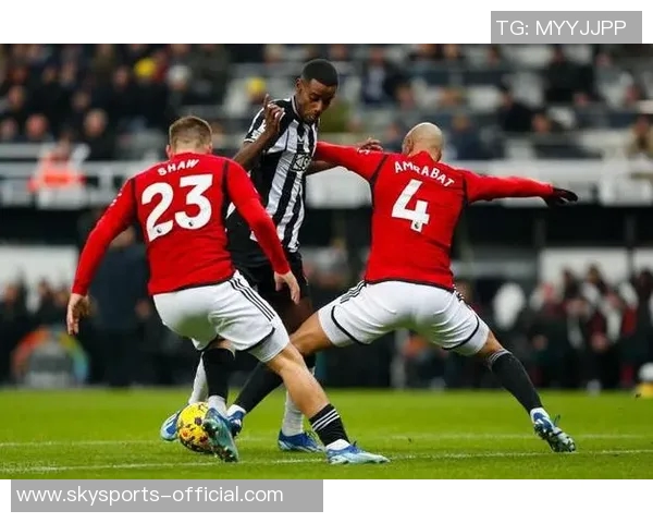 友谊赛曼联与AC米兰激战成平局精彩瞬间回顾与数据分析